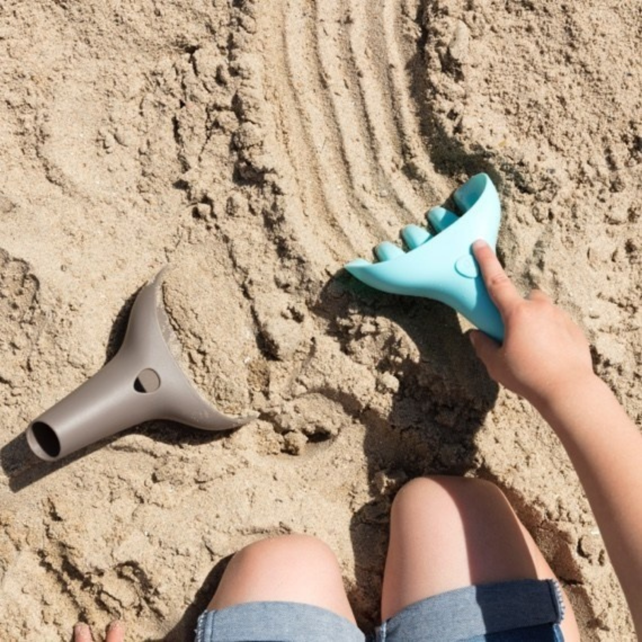 Raki Sand - Rake & Digger Shovel Set – Scooter Girl Toys